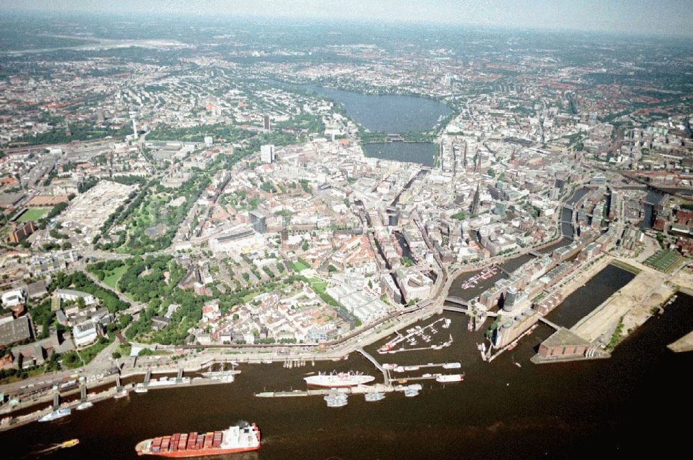 Luftaufnahme Hamburg - Blick auf den Citybereich am Hamburger Hafen.