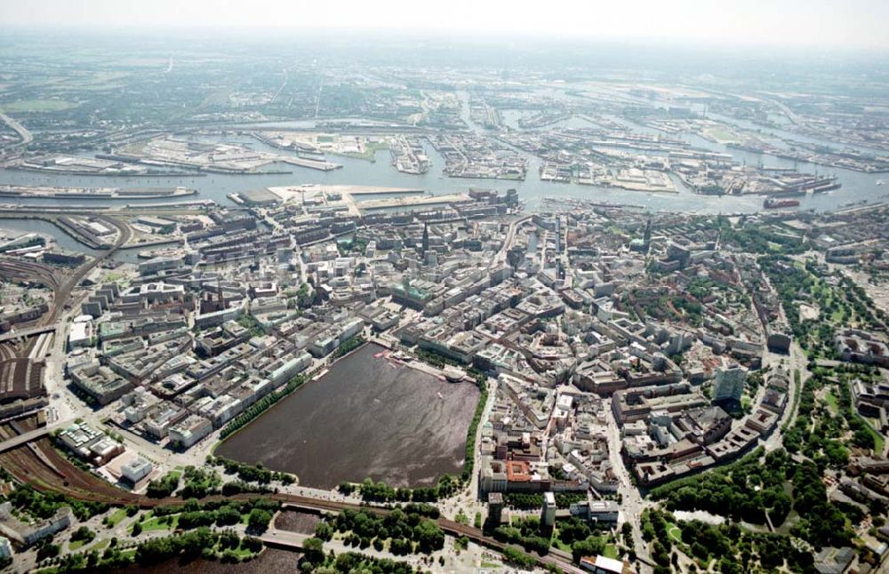 Hamburg aus der Vogelperspektive: Blick auf den Citybereich am Hamburger Hauptbahnhof / Binnenalster