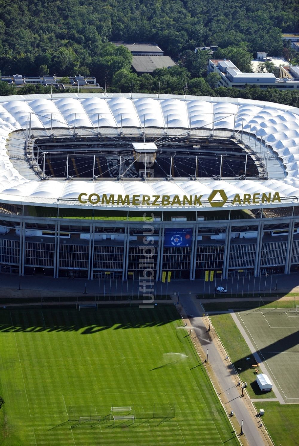 Luftaufnahme Frankfurt am Main - Blick auf die Commerzbank-Arena in Frankfurt am Main