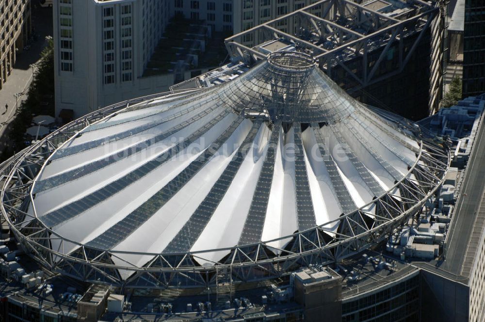 Luftbild Berlin Mitte - Blick auf das Dach vom Sonycenter am Potsdamer Platz in Berlin