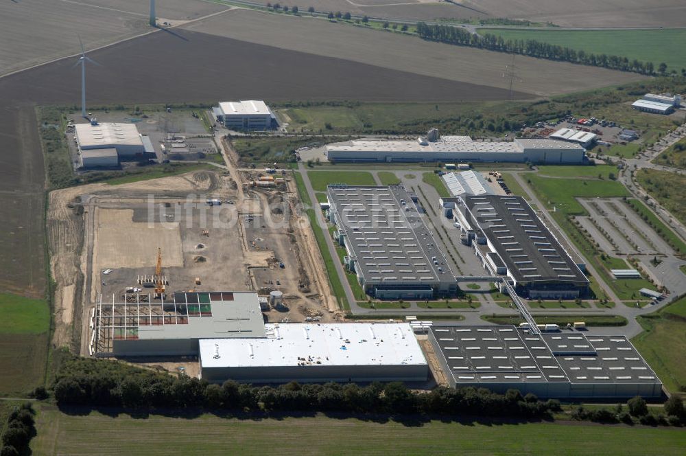 Nauen aus der Vogelperspektive: Blick auf dei Hallen des Produktionszentrum BSH Hausgerätewerks Nauen GmbH