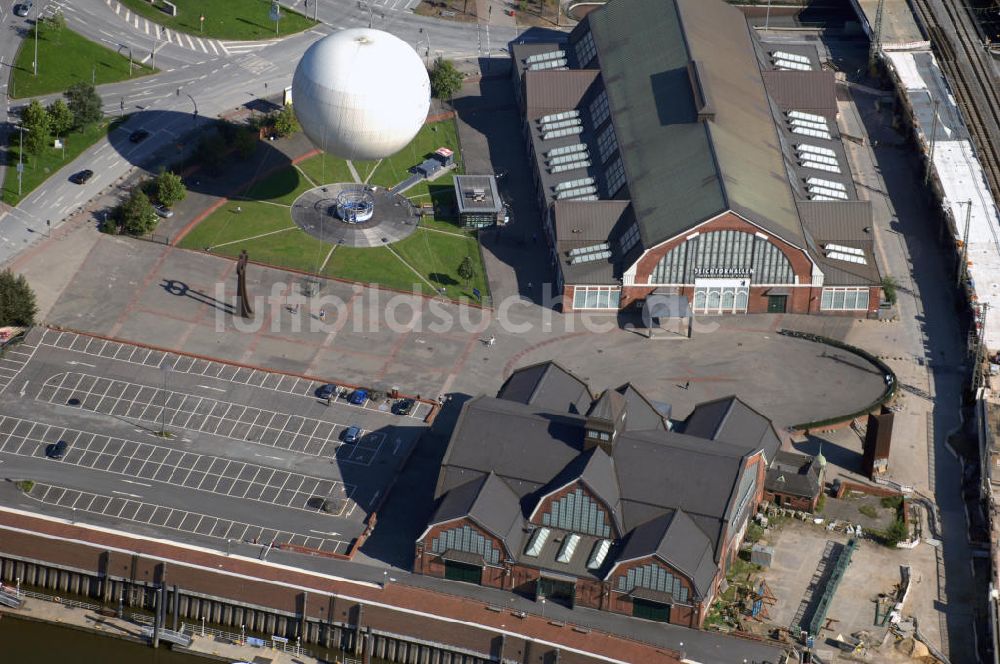 Luftaufnahme Hamburg - Blick auf die Deichtorhallen und den Highflyer Fesselballon in Hamburg