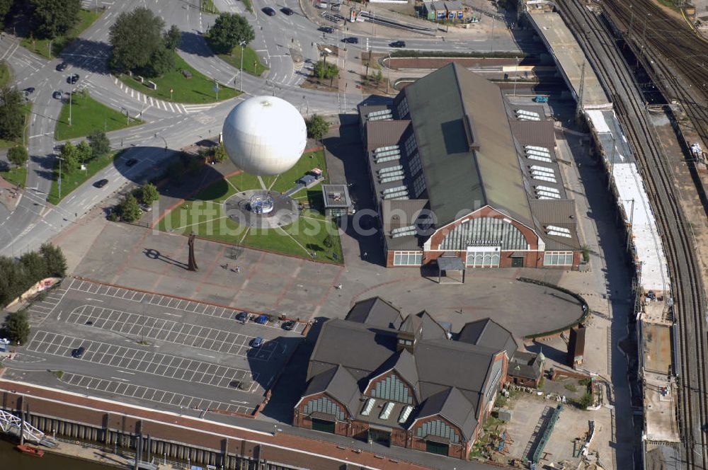 Hamburg von oben - Blick auf die Deichtorhallen und den Highflyer Fesselballon in Hamburg