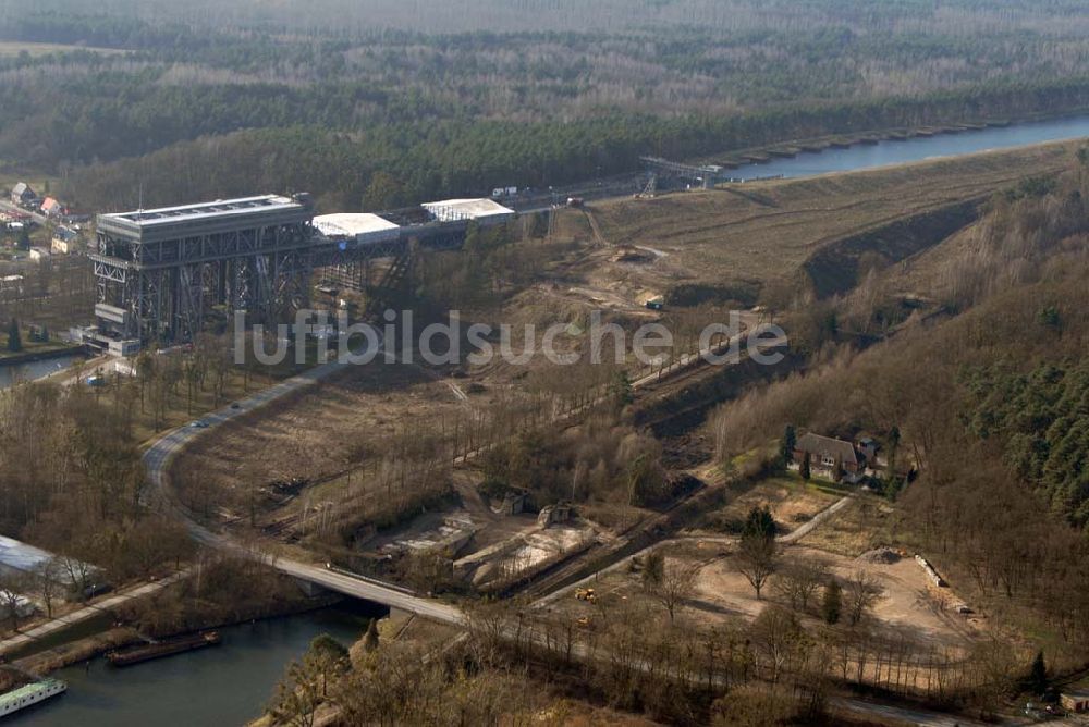 Luftaufnahme Niederfinow - Blick auf derzeitige Wartungsarbeiten am Schiffshebewerk Niederfinow mit trockengelegter Kanalbrücke