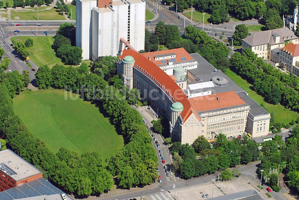 Leipzig aus der Vogelperspektive: Blick auf die die Deutsche Bibliothek und den Deutschen Platz in Leipzig