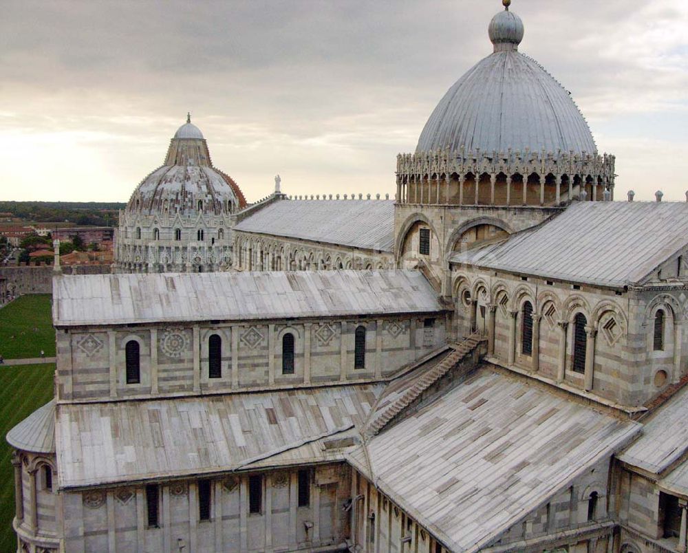 Luftbild Pisa - Blick auf den Dom Santa Maria Assunta in Pisa