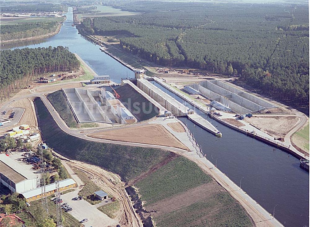 Hohenwarthe / Sachsen Anhalt von oben - 14.10.2003 Blick auf die Doppelschleuse Hohenwarthe Foto:Grahn