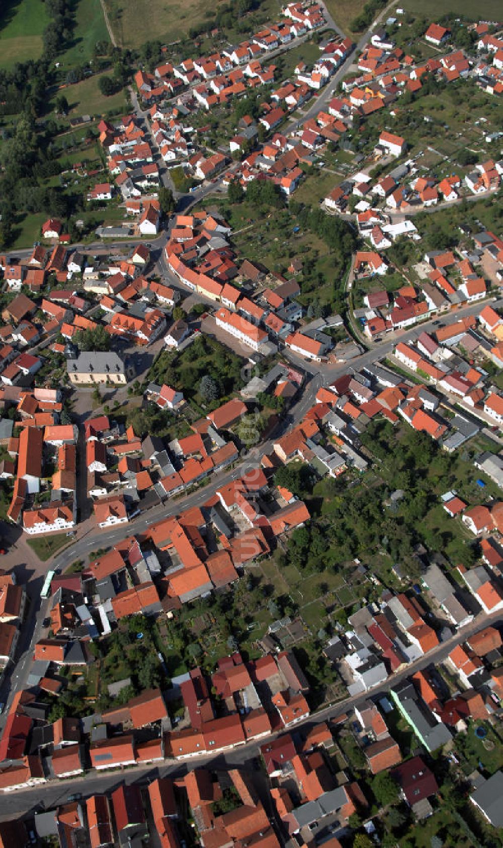 Wölfis aus der Vogelperspektive: Blick auf das Dorf Wölfis im Landkreis Gotha in Thüringen