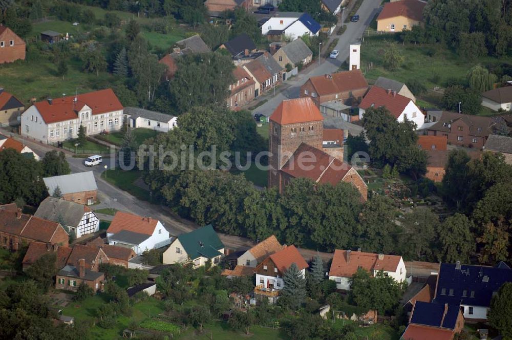 Luftaufnahme Redekin - Blick auf die Dorfkirche