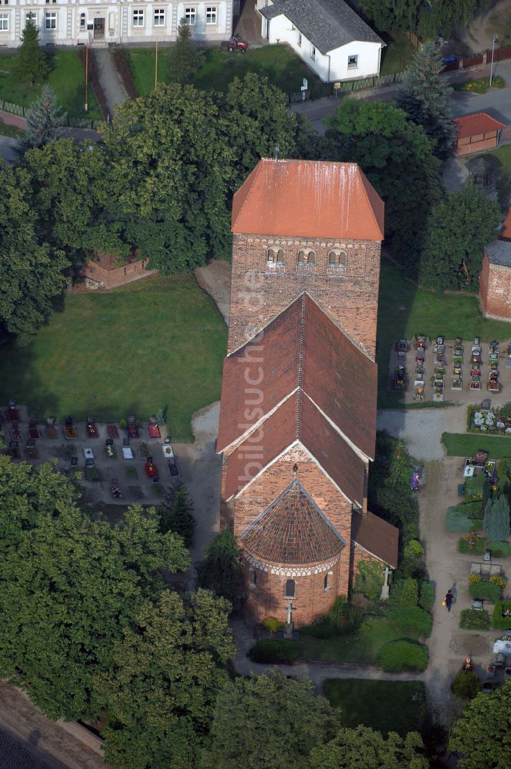 Luftbild Redekin - Blick auf die Dorfkirche