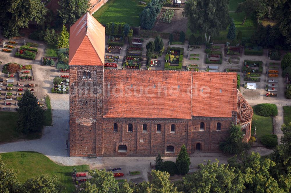 Luftbild Redekin - Blick auf die Dorfkirche