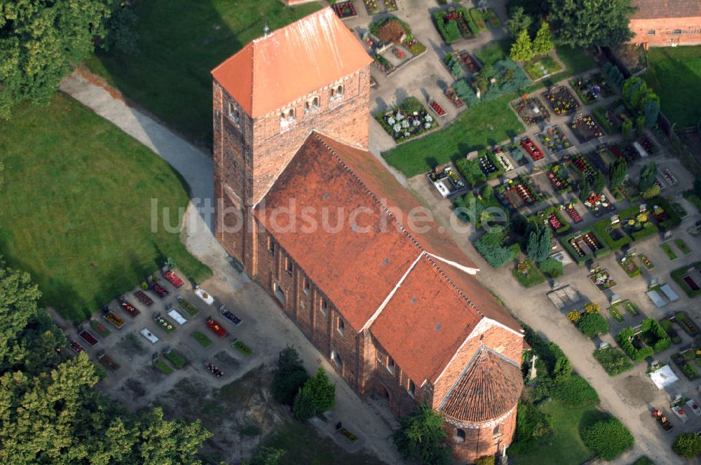 Redekin von oben - Blick auf die Dorfkirche