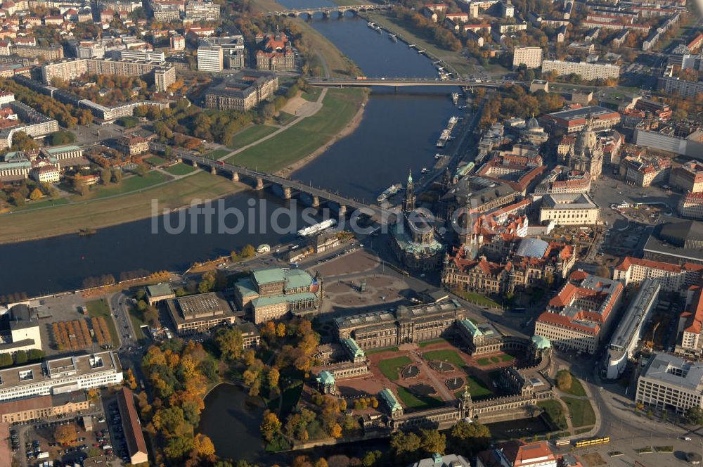 Luftbild Dresden - Blick auf die Dresdener Altstadt und die Elbwiesen