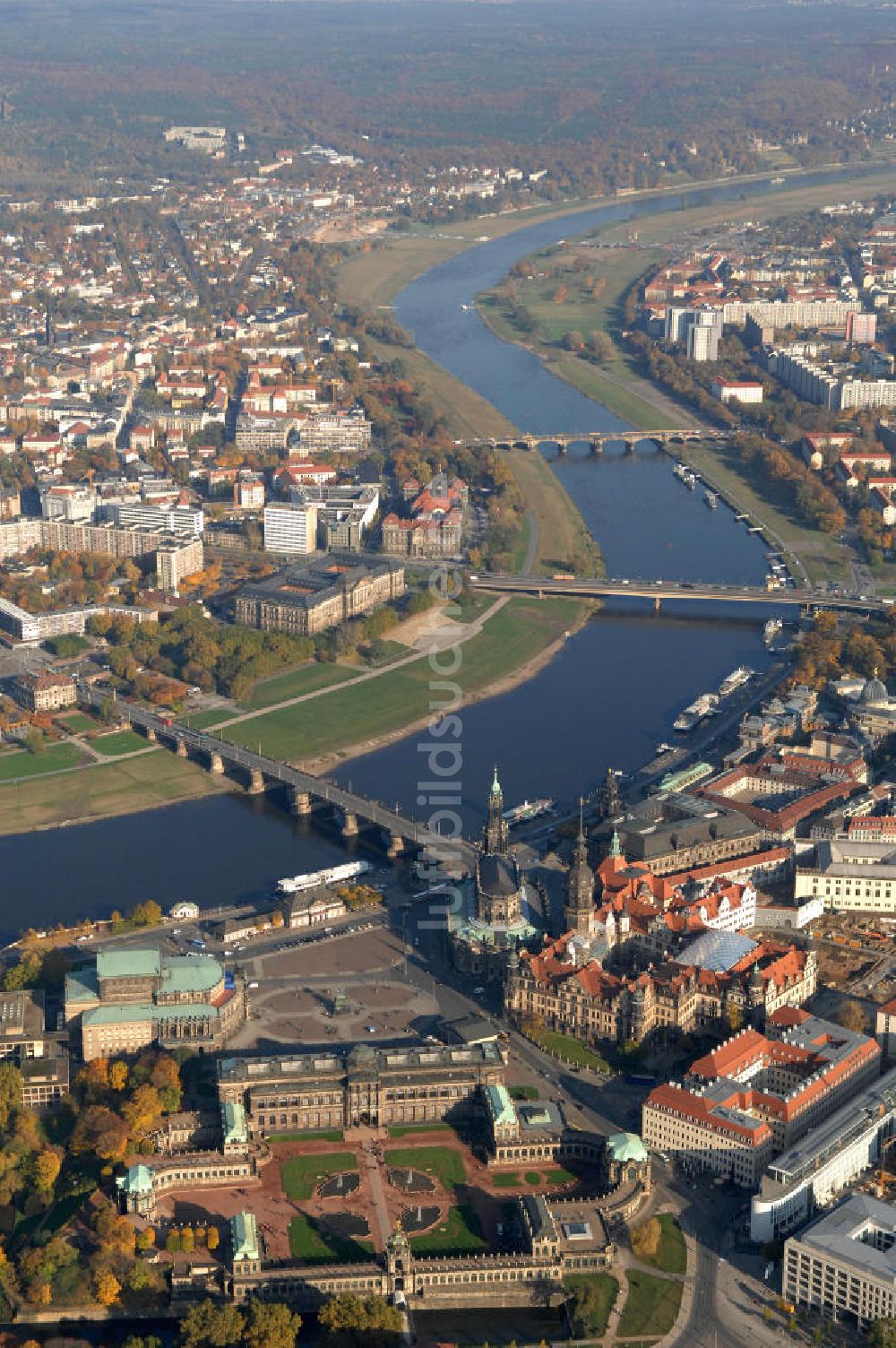 Luftaufnahme Dresden - Blick auf die Dresdener Altstadt und die Elbwiesen