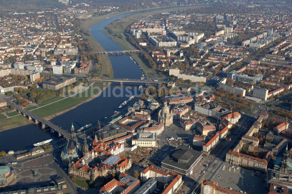 Luftbild Dresden - Blick auf die Dresdener Altstadt und die Elbwiesen