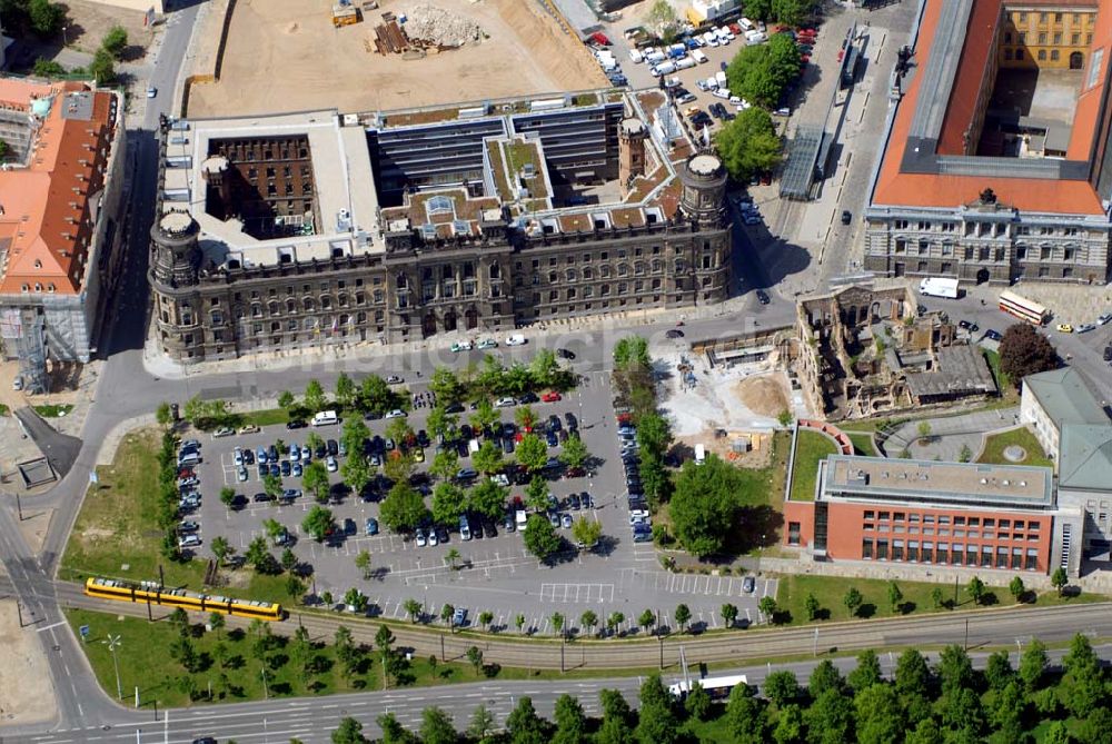 Dresden aus der Vogelperspektive: Blick auf den Dresdener Tzschirnerplatz mit der Polizeidirektion Dresden-Altstadt