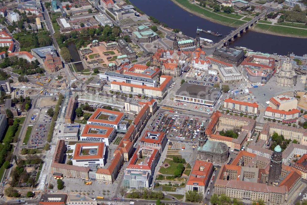 Luftbild Dresden - Blick auf die Dresdner Altstadt an der Augustusbrücke