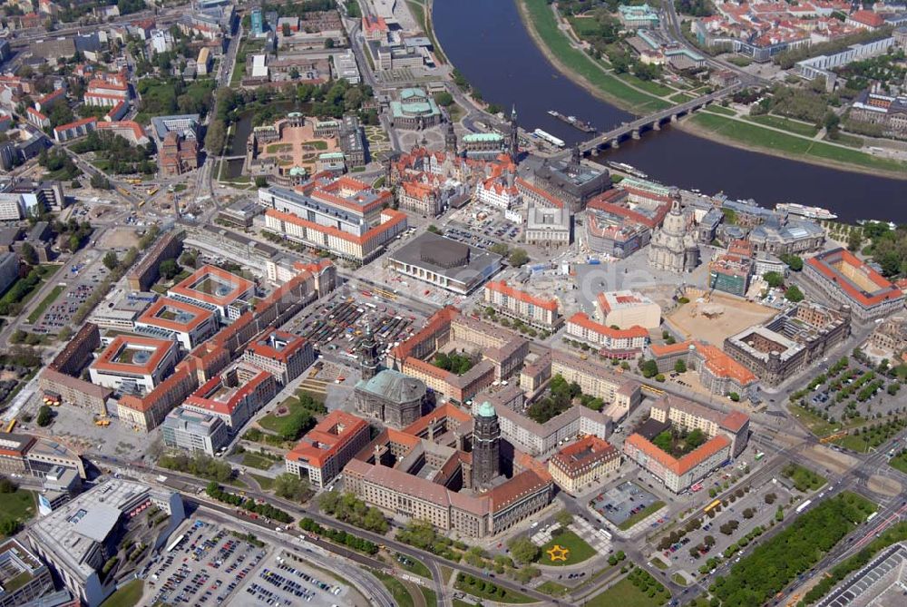 Dresden von oben - Blick auf die Dresdner Altstadt an der Augustusbrücke