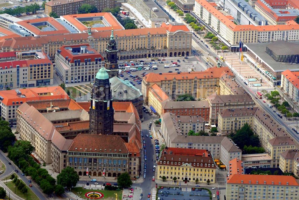 Luftaufnahme Dresden - Blick auf das Dresdner Rathaus und die Kreuzkirche