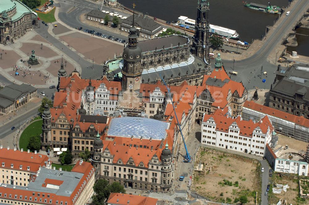 Luftbild Dresden - Blick auf das Dresdner Schloß in der Dresdner Altstadt