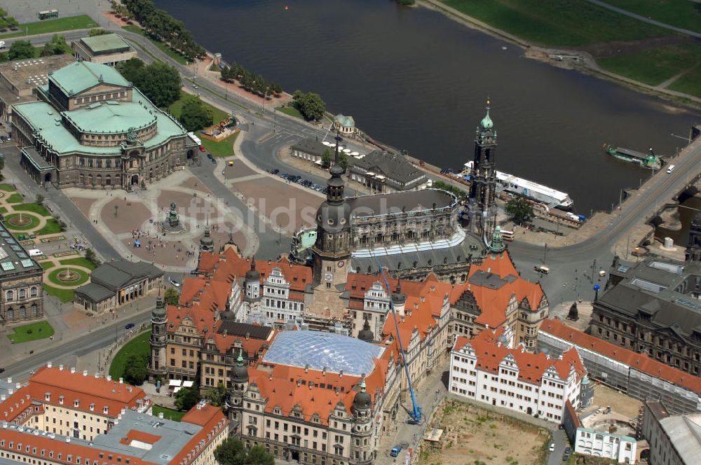 Dresden aus der Vogelperspektive: Blick auf das Dresdner Schloß in der Dresdner Altstadt