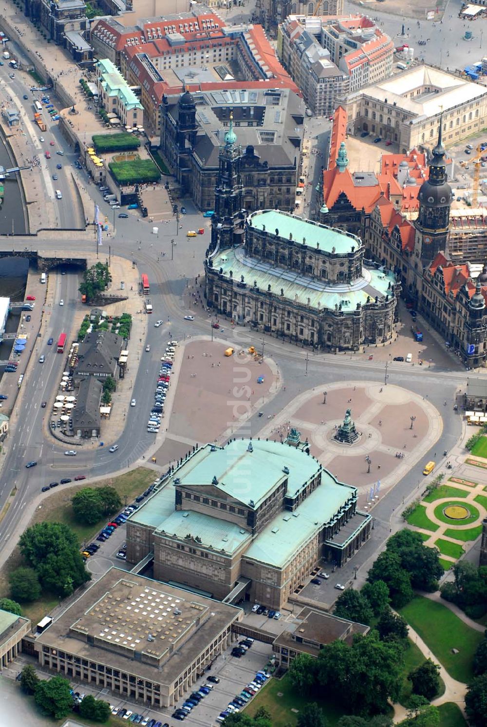 Luftaufnahme Dresden - Blick auf die Dresdner Semperoper und die Hofkirche