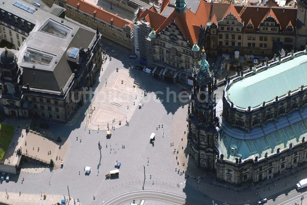 Luftbild Dresden - Blick auf den Dresdner Theaterplatz mit Hofkirche und Georgenbau