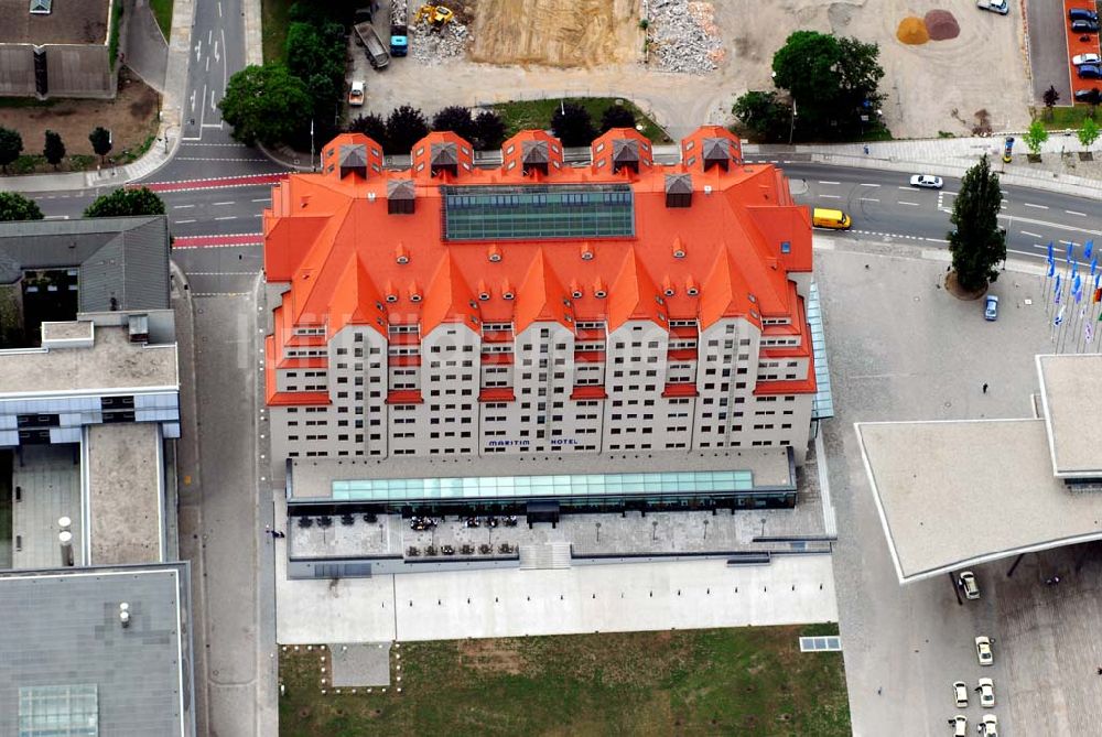 Dresden aus der Vogelperspektive: Blick auf den ehem. Erlweinspeicher, heute Maritim-Kongresshotel neben dem Kongresszentrum in Dresden