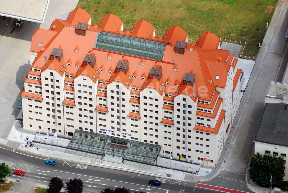 Luftbild Dresden - Blick auf den ehem. Erlweinspeicher, heute Maritim-Kongresshotel neben dem Kongresszentrum in Dresden