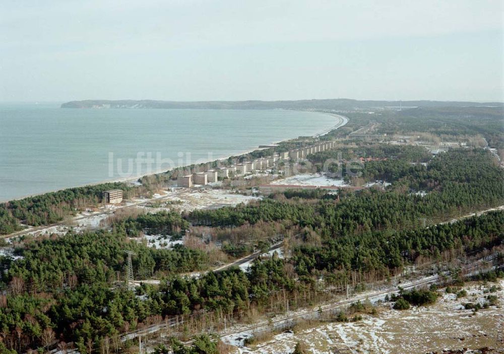 Luftaufnahme Prora / MV - Blick auf die ehem. KDF-Bauten am Proraer Ostseestrand auf der Insel Rügen in Mecklenburg - Vorpommern.