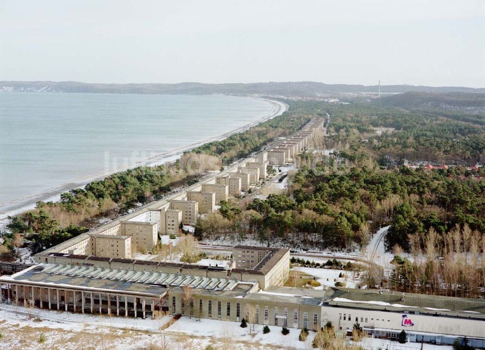 Luftbild Prora / MV - Blick auf die ehem. KDF-Bauten am Proraer Ostseestrand auf der Insel Rügen in Mecklenburg - Vorpommern.