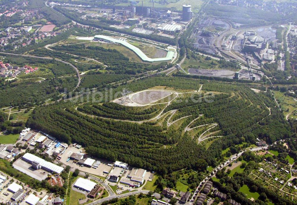 Bottrop aus der Vogelperspektive: Blick auf ehemalige Abraumhalde und heutiges Alpincenter Bottrop