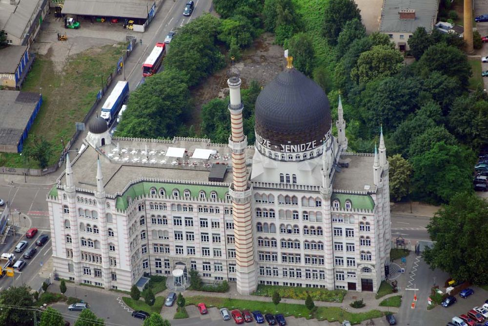 Luftbild Dresden - Blick auf das ehemalige Fabrikgebäude der Zigarettenfabrik Yenidze