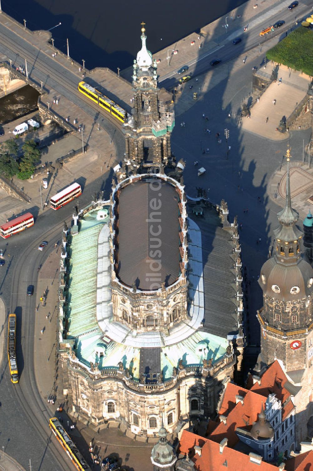 Dresden aus der Vogelperspektive: Blick auf die ehemalige Hofkirche in Dresden