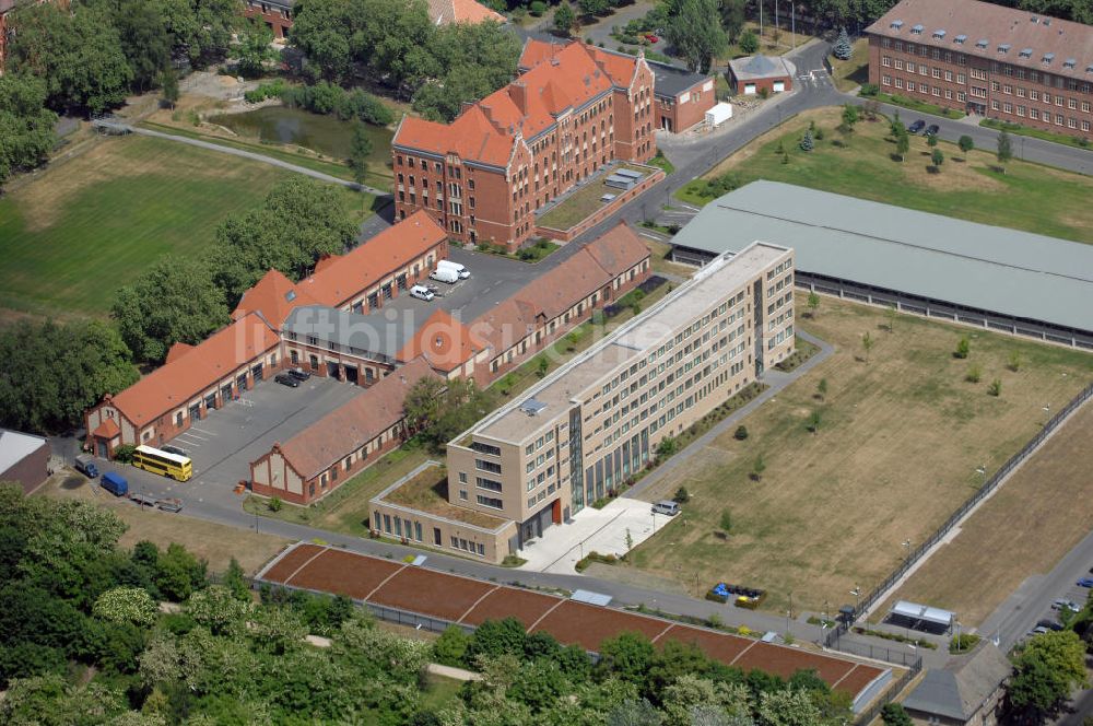 Luftaufnahme Berlin - Blick auf das ehemalige Kasernengelände Am Treptower Park in Berlin