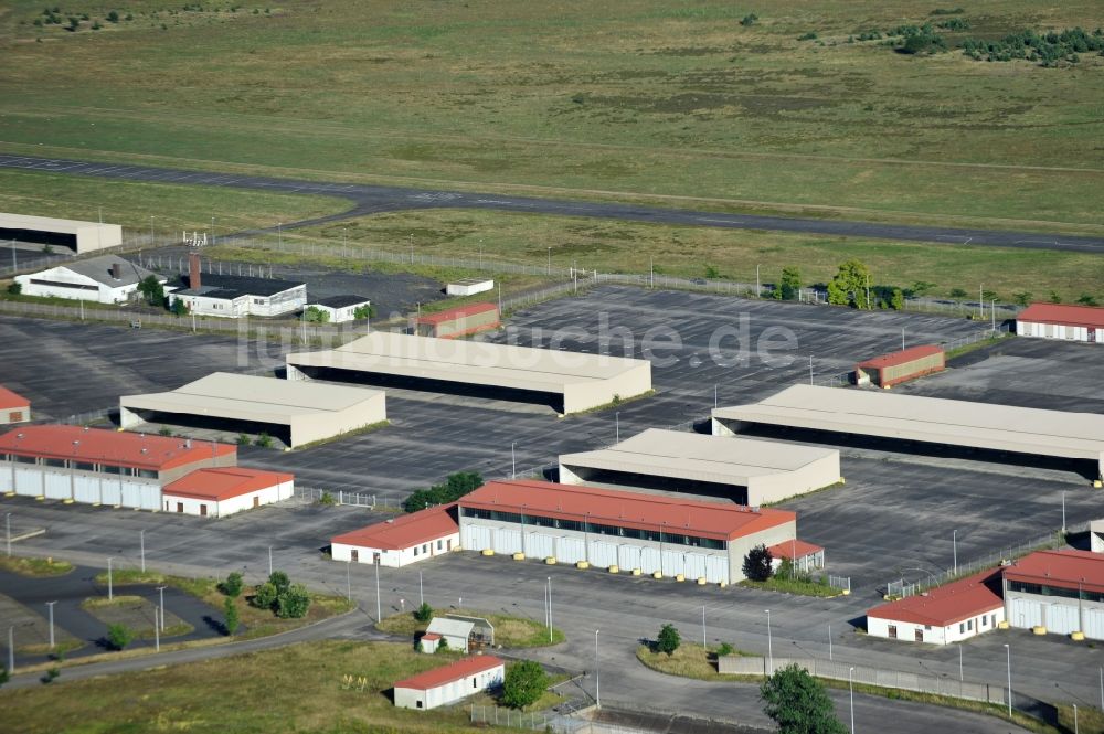 Luftaufnahme Babenhausen - Blick auf den ehemaligen militärischen Feldflugplatz und die Kaserne Babenhausen im Bundesland Hessen