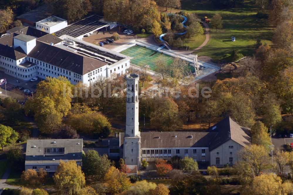 Luftbild Braunschweig - Blick auf das ehemaliges Wasserwerk und das dahinter liegende Stadtbad in Braunschweig