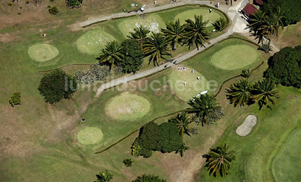 Luftaufnahme Manila - Blick auf einen Golfplatz südlich von Manila