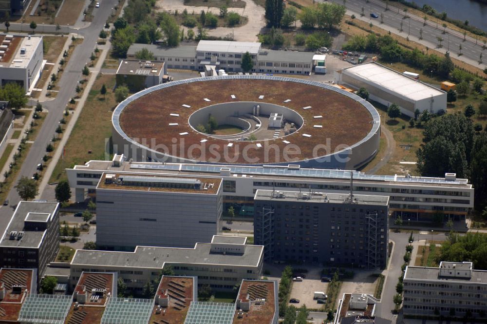 Luftaufnahme Berlin - Blick auf einen Speicherring der einzigen deutschen Synchrotronstrahlungsquelle der dritten Generation in Berlin-Köpenick