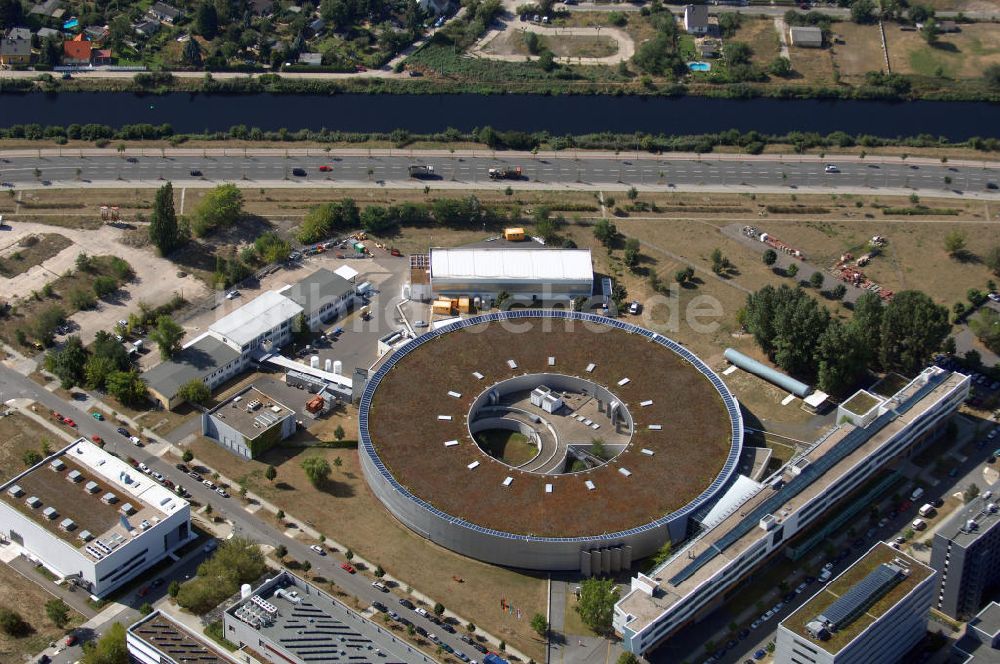 Luftaufnahme Berlin - Blick auf einen Speicherring der einzigen deutschen Synchrotronstrahlungsquelle der dritten Generation in Berlin-Köpenick