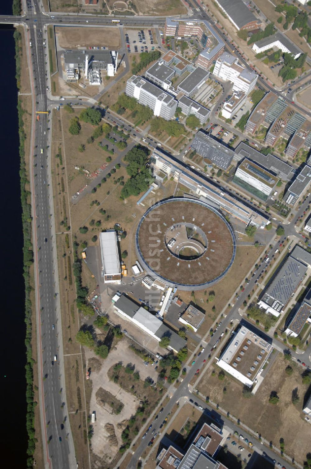 Luftaufnahme Berlin - Blick auf einen Speicherring der einzigen deutschen Synchrotronstrahlungsquelle der dritten Generation in Berlin-Köpenick