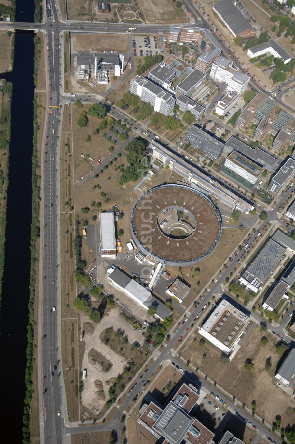 Berlin von oben - Blick auf einen Speicherring der einzigen deutschen Synchrotronstrahlungsquelle der dritten Generation in Berlin-Köpenick