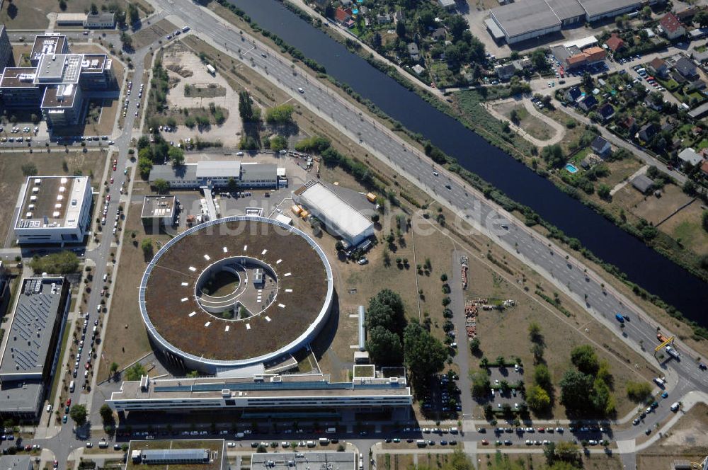 Berlin von oben - Blick auf einen Speicherring der einzigen deutschen Synchrotronstrahlungsquelle der dritten Generation in Berlin-Köpenick