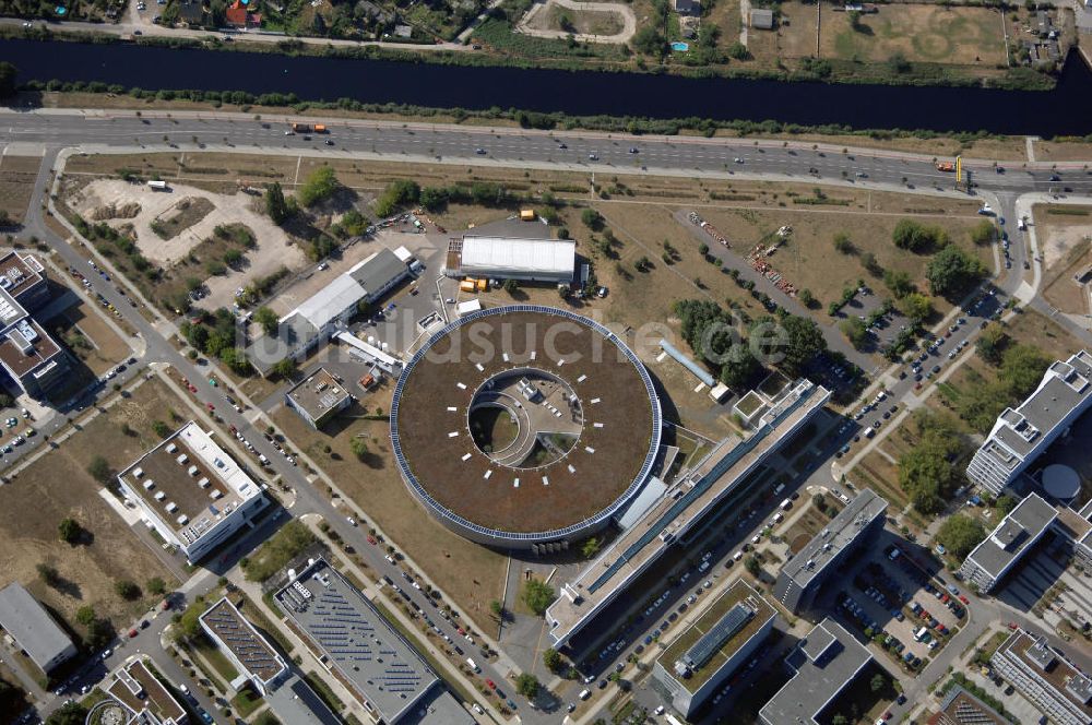 Luftaufnahme Berlin - Blick auf einen Speicherring der einzigen deutschen Synchrotronstrahlungsquelle der dritten Generation in Berlin-Köpenick