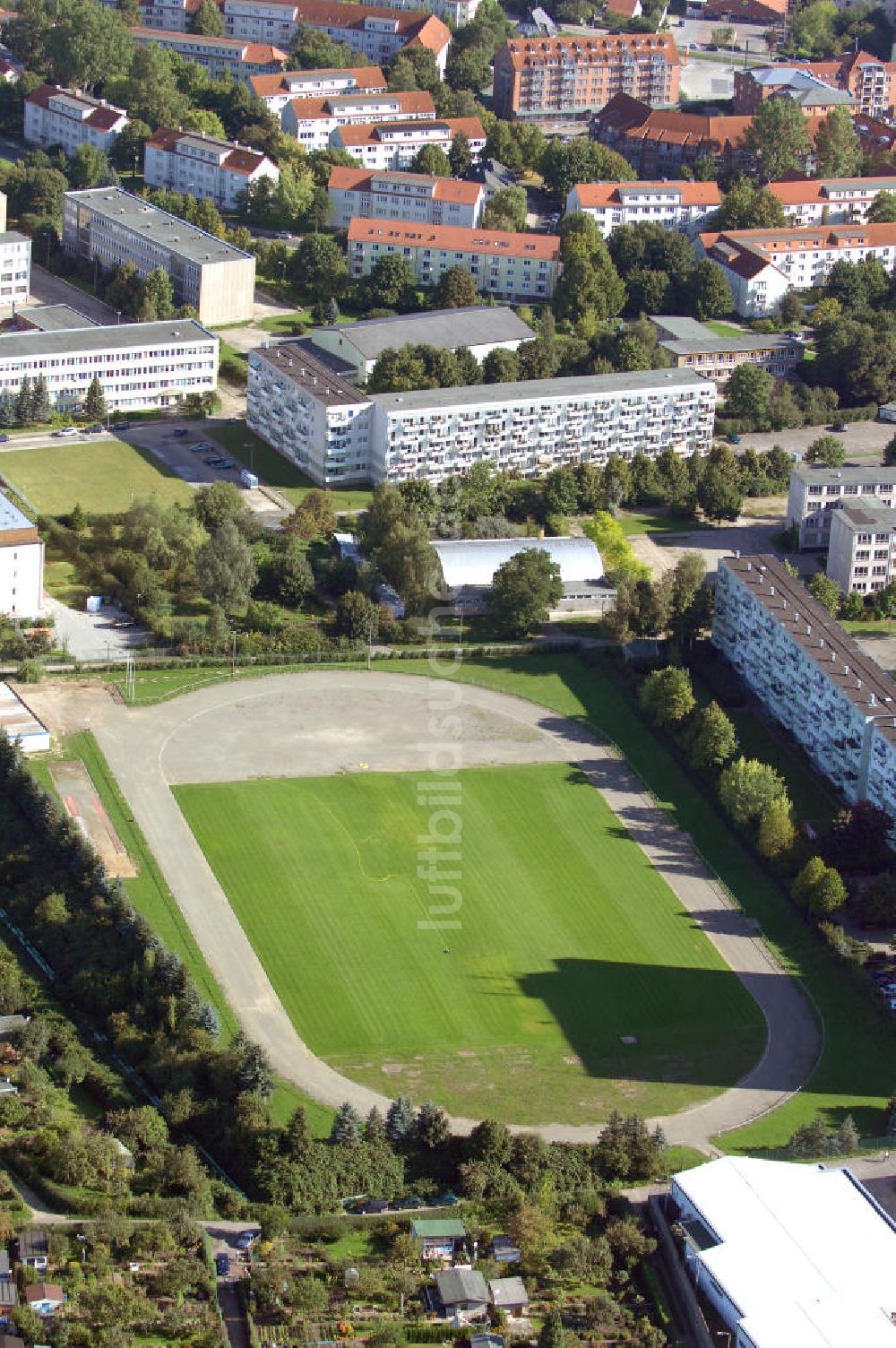 Luftbild Schwerin - Blick auf einen Sportplatz in Schwerin-Weststadt