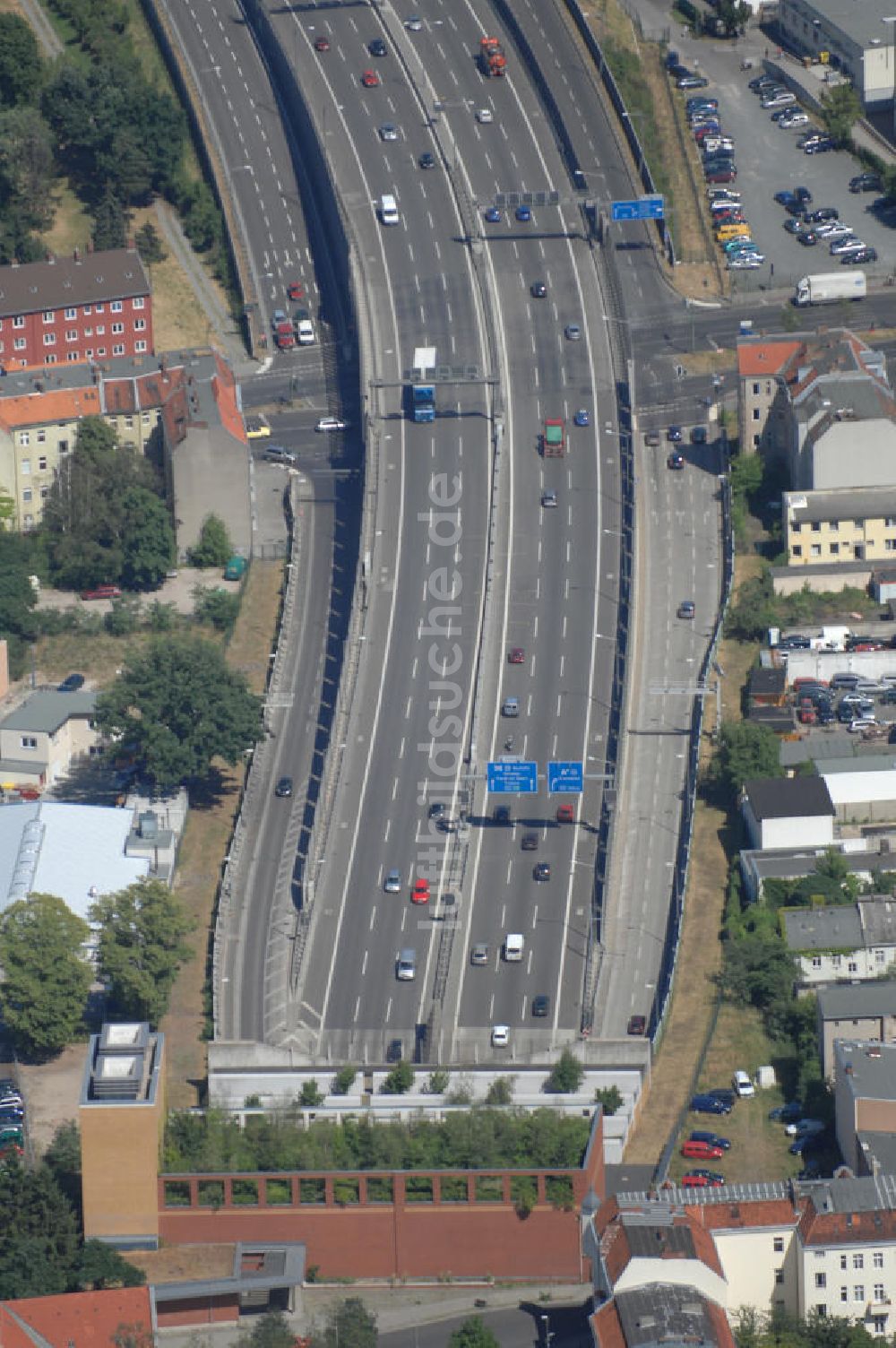 Berlin von oben - Blick auf einen Tunneleingang einer Autobahn in Berlin