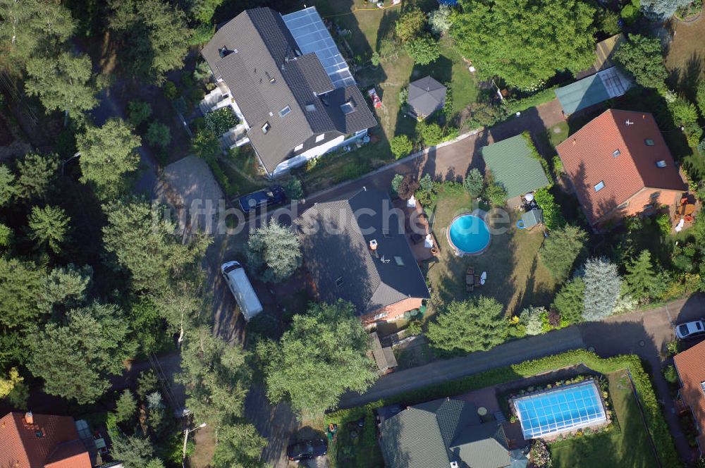 Luftaufnahme Berlin - Blick auf ein Einfamilienhaus in Berlin-Mahlsdorf