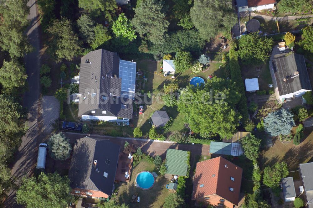 Berlin von oben - Blick auf ein Einfamilienhaus in Berlin-Mahlsdorf