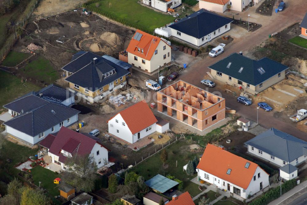 Magdeburg aus der Vogelperspektive: Blick auf die Einfamilienhaussiedlung Ginsterbreite in Magdeburg Nordwest