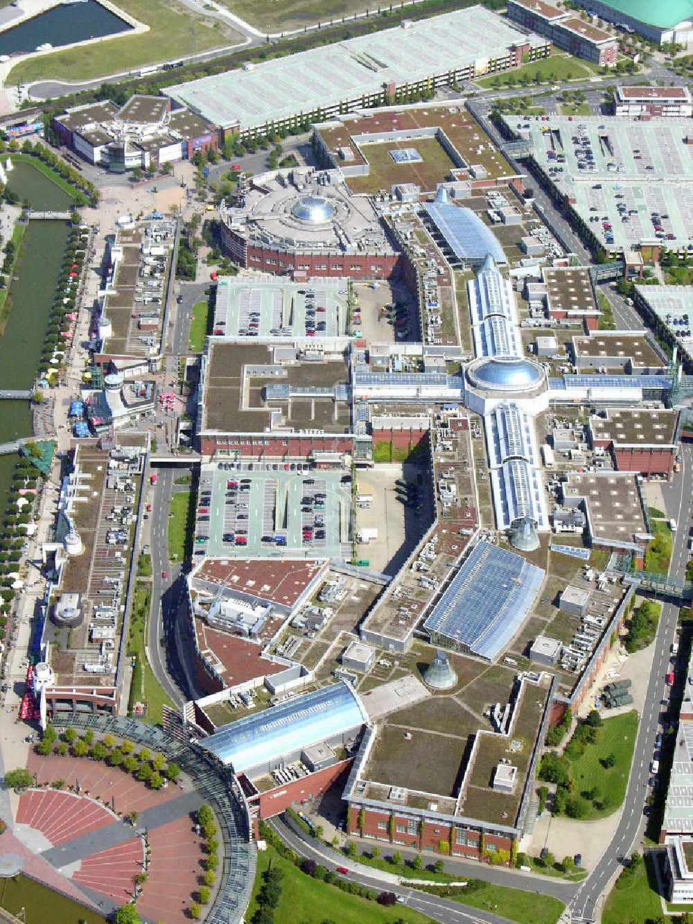 Oberhausen (Nordrhein-Westfalen) von oben - Blick auf das Einkaufs- und Eventcenter CentrO in Oberhausen